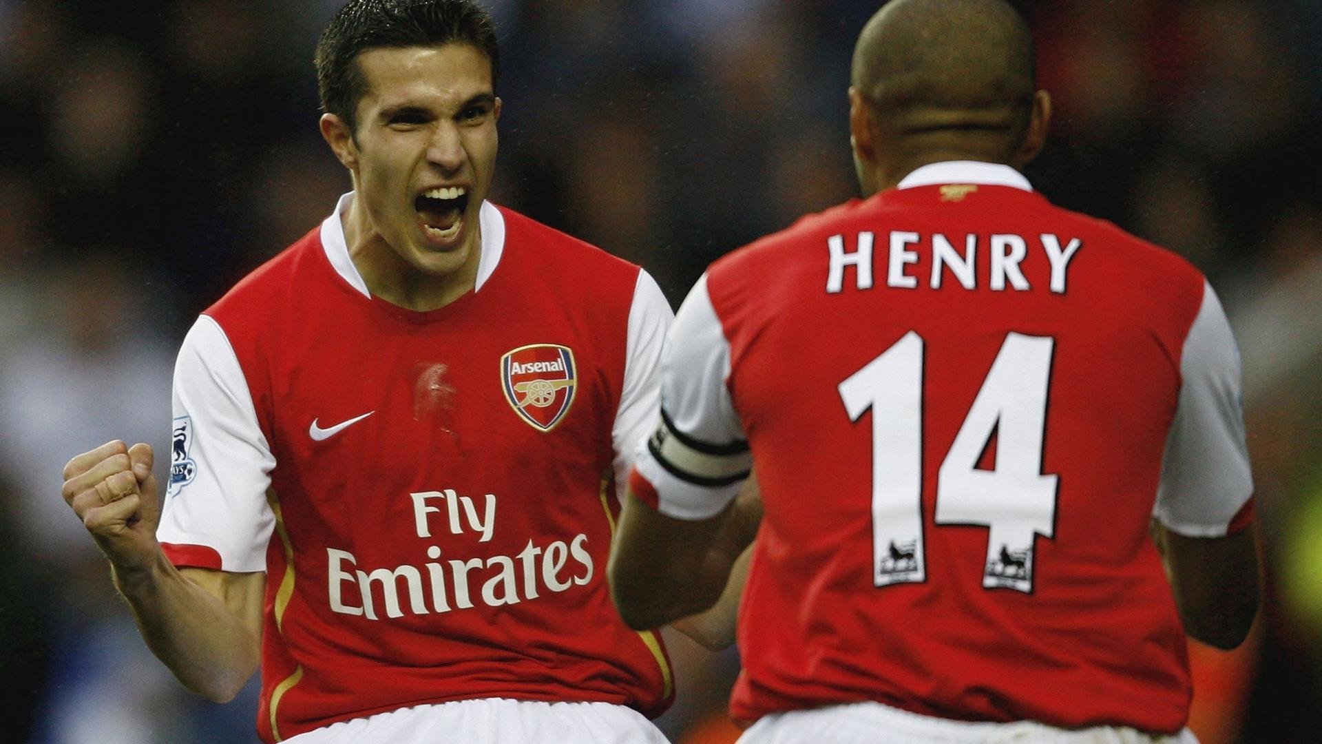 梅赛德斯完胜阿斯顿马丁，汉密尔顿的高光时刻